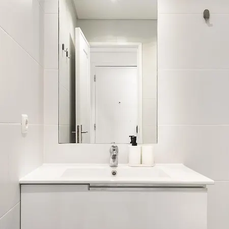 Whome Peaceful Algés Family Away From Noise