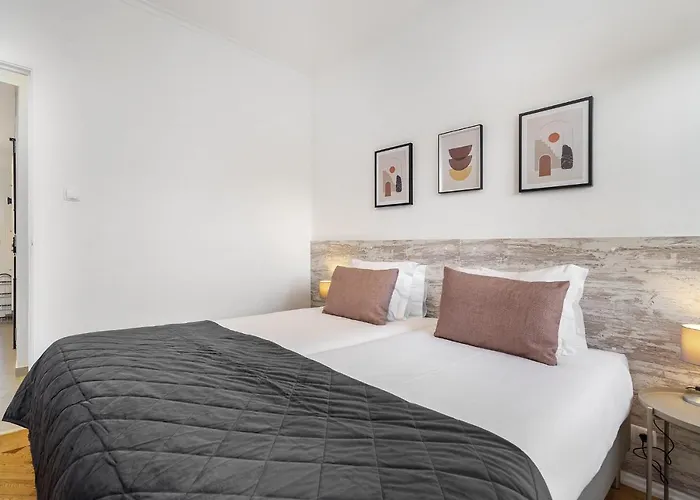 Whome Peaceful Alges Family Away From Noise * リスボン